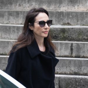 Isabelle Le Nouvel s'est montrée digne devant les stars venus rendre hommage à son défunt mari

Niels Arestrup épouse Isabelle Le Nouvel lors de la cérémonie d'enterrement de l'acteur franco-danois Niels Arestrup devant l'église Saint-Roch à Paris, le 10 décembre 2024. Niels Arestrup, décédé le 1er décembre 2024 à l'âge de 75 ans, était un pilier du théâtre et du cinéma français depuis les années 1970, mais son profil a été rehaussé au niveau international au cours de la première décennie de ce siècle par deux films réalisés par Jacques Audiard. Photo par Nasser Berzane/ABACAPRESS.COM