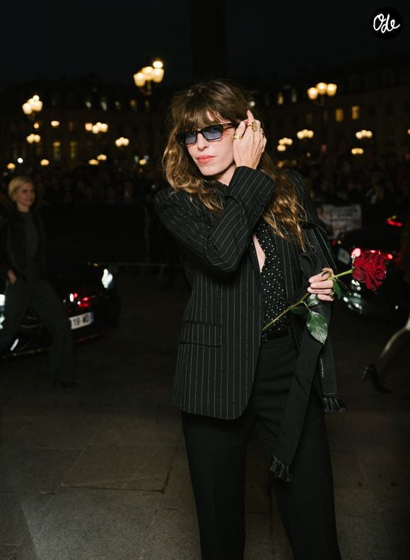 Une première date parisienne est déjà programmée à La Cigale le 27 mai 2027 pour retrouver son public.

Lou Doillon au défilé Tom Ford "Collection Femme Prêt-à-Porter Printemps/Eté 2027" lors de la Fashion Week de Paris, le 30 septembre 2026. 

© Sam Delpech / Bestimage