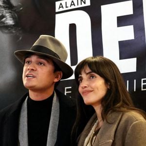 Exclusif - Alain-Fabien Delon et sa compagne Laura Bensadoun au photocall de la soirée Ciné-concert symphonique "Alain Delon, le dernier Samouraï" au Palais des congrès à Paris le 8 novembre 2024 le jour de son anniversaire.

© Jacovides / Moreau / Bestimage