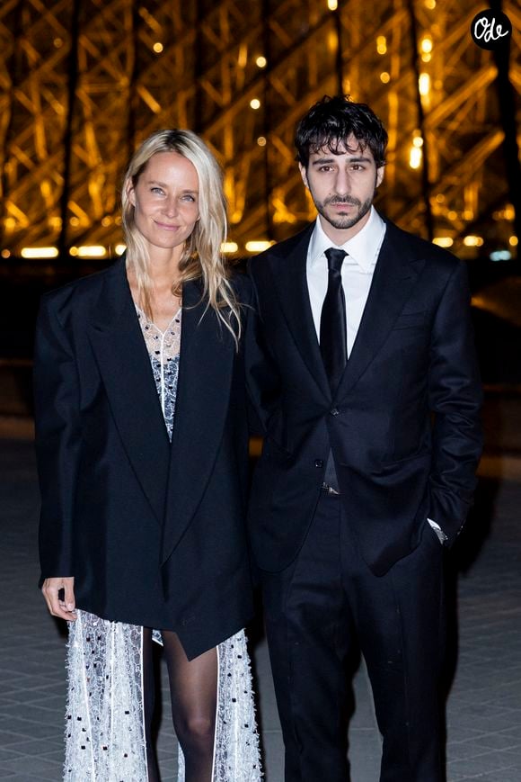 Cette première expérience entrepreneuriale l’a toutefois rapidement confronté aux plaintes de riverains de la rue de Verneuil, notamment en raison de nuisances sonores. 

Ben Attal et Jordane Crantelle - Photo Call du « Le Grand Diner du Louvre « lors de la Fashion Week à Paris le 5 mars 2025. © Olivier Borde /Bestimage