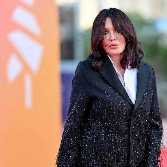 Isabelle Adjani, qui a souvent brillé par son authenticité, a offert à sa nièce un conseil simple mais puissant : "rester soi-même et vivre ce métier dans l'instant"...

Isabelle Adjani assiste à la cérémonie de clôture du 50e Festival du cinéma américain à Deauville, en France, le 14 septembre 2024. Photo par Julien Reynaud/APS-Medias/ABACAPRESS.COM