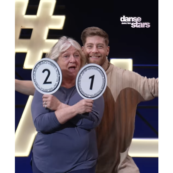 Il s'agit de Charlotte de Turkheim et Yann-Alrick Mortreuil 

Charlotte de Turkheim et Yann-Alrick Mortreuil sont partenaires dans "Danse avec les stars 2025". Instagram