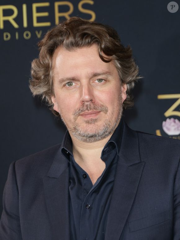 Alex Vizorek - Photocall de la 30ème cérémonie des Lauriers de l'audiovisuel au théâtre Marigny à Paris le 24 février 2025. © Coadic Guirec/Bestimage