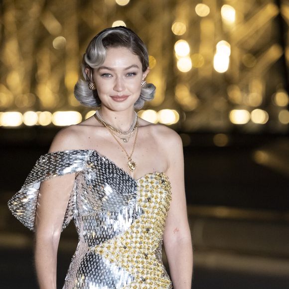 Gigi Hadid - Photo Call du « Le Grand Diner du Louvre « lors de la Fashion Week  à Paris le 5 mars 2025. © Olivier Borde /Bestimage