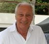 Éric Frechon, chef multi-étoilé et Meilleur Ouvrier de France et père de trois enfants, dont Franklin, qu'il a eu à plus de cinquante ans.

Les Chefs à Saint-Tropez fêtent les producteurs, Eric Fréchon, place des Lices à Saint-Tropez. ©Jean-Marc LHOMER/Bestimage.