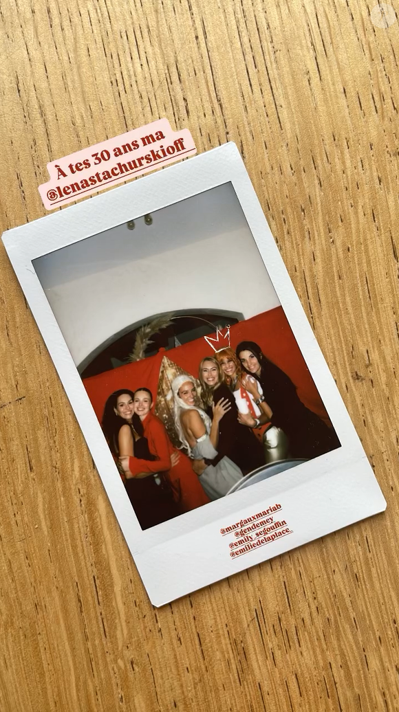 Gennifer Demey célèbre les 30 ans de Lena Stachurski (Miss Languedoc 2015) samedi 27 septembre 2025 avec Margaux Bourdin (Miss Centre-Val-de-Loire 2015), Émilie Delaplace (Miss Picardie 2015) mais également Emily Segouffin (Miss Midi-Pyrénées 2015) © Instagram