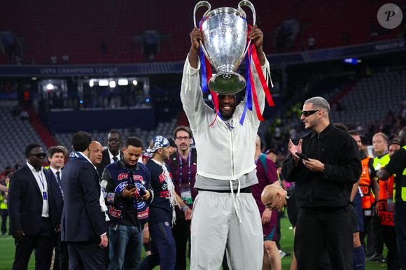 Teddy Ryner et Dj Snake lors de la finale de l'UEFA Champions League 2024/2025 entre Paris et l'Inter à l'Allianz Arena le 31 mai 2025 à Munich, Allemagne. Photo by Johnny Fidelin/Icon Sport/ABACAPRESS.COM