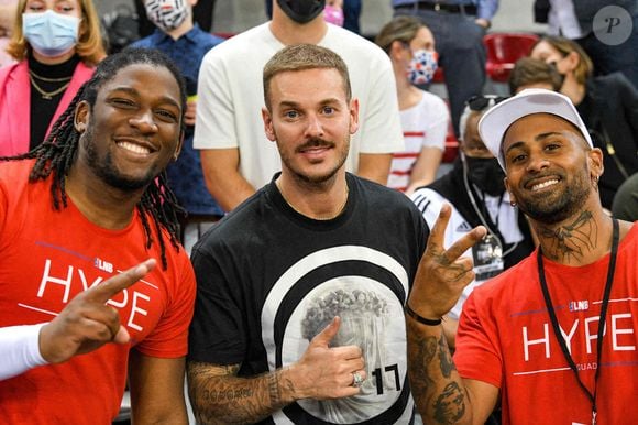 Le chanteur Matt Pokara lors de la victoire de L'ASVEL contre Dijon en finale du championnat de France de Basket le 26 juin 2021 a Rouen (76) - Photo Tesson/ANDBZ/ABACAPRESS.COM