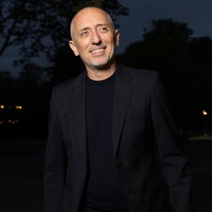 Exclusif - Gad Elmaleh - Les célébrités arrivent au dîner du Cinéma du Madame Figaro au restaurant "Gigi" à Paris le 31 mars 2026. © Julien Sarkissian/Bestimage