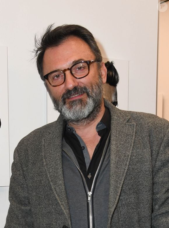Frédéric Lopez - Vernissage de l'exposition "Quand le masque tombe" de Stéphane de Bourgies sur le toit de la Grande Arche à Paris, le 12 mars 2019. 
© Coadic Guirec/Bestimage