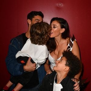 "Tu es mon soleil, mon rire du matin, ma joie pure. Drôle, gentil, lumineux… tu fais de ce monde un endroit meilleur. Merci de m’avoir choisie comme ta maman. Tu es, et tu resteras avec ton frère, le plus beau cadeau de mon existence", a t-elle écrit.

Rachel Legrain Trapani, son compagnon Valentin Leonard avec leur fils Andrea et Gianni - Backstage lors du défilé d'ouverture du salon du chocolat 2022 à Paris porte de Versailles le 27 octobre 2022. © Veeren / Pierre Perusseau / Bestimage