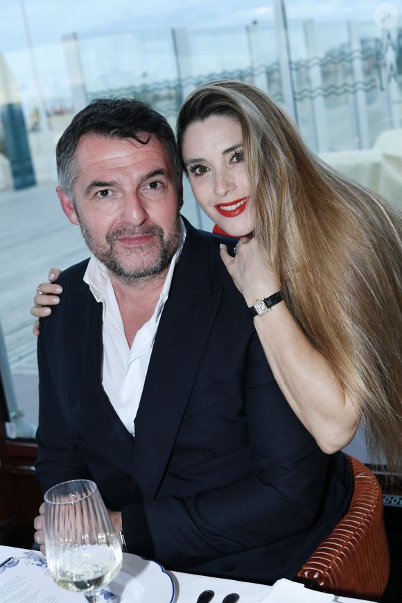 Exclusif - Arnaud Ducret et sa femme Claire Francisci - Inauguration du restaurant Ciro's sur les planches de Deauville le 5 juillet 2024. © Rachid Bellak/Bestimage