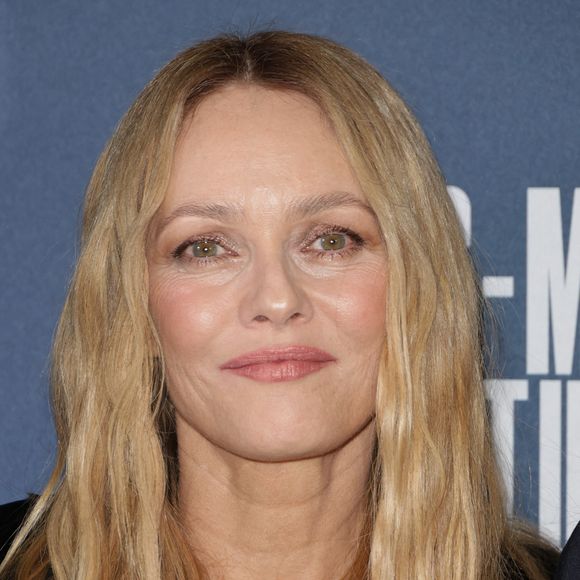 L’album aborde l’amour, le deuil et la renaissance avec des textes poétiques.

Vanessa Paradis à l'avant-première du film "Dis moi juste que tu m'aimes" au Cinéma Pathé Wepler à Paris le 6 février 2025. © Coadic Guirec/Bestimage