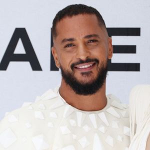 Ce rendez-vous exceptionnel aura lieu le 9 août, dans le cadre du festival de Byblos, au Liban.

Slimane - Arrivées au défilé "Stéphane Rolland", Collection Haute Couture Automne/Hiver 2025-2026" lors de la Fashion Week de Paris (PFW) le 8 juillet 2025. © Denis Guignebourg/Bestimage