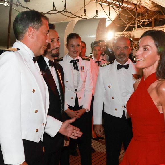 La reine Letizia et la princesse Leonor d'Espagne assistent à une réception à bord du Juan Sebastian de Elcano à Panama City, le 4 mai 2025. Dana Press / Bestimage