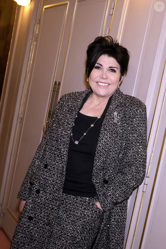 Concernant les critiques qu'elle a essuyées, la chérie de Baptiste Germain avait été violemment prise à partie par Liane Foly qui a déclarer "en vouloir" à son amie 

Liane Foly à la 150 ème du spectacle "Tombé du ciel" de Jeanfi Janssens à la Comédie des Champs Elysées à Paris le 13 février 2025. Spectacle suivi d'une réception Restaurant Manko.
© Cédric Perrin / Bestimage