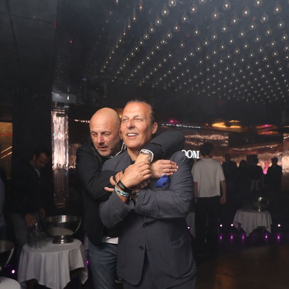Jean Roch et son frère Dominique Pedri - Jean Roch a reçu ses amis pour fêter la fermeture de son célèbre club privé, "VIP Room" à Saint-Tropez, après 29 ans d'existence, le 5 avril 2026. Après un dernier week-end de fête, du 3 au 5 avril 2026, le célèbre établissement sera remplacé par le "Lilly's Club".
© Franz Chavaroche / Bestimage