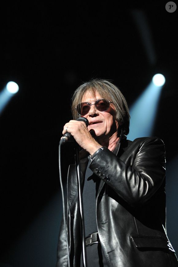 Si Jacques Dutronc était le mari de la regrettée Françoise Hardy, il n’a cependant aucun droit sur la maison située à Monticello.

Le chanteur Jacques Dutronc se produit sur scène lors d'un concert au Zénith de Paris, France, le 12 janvier 2010. Photo by Thierry Orban/ABACAPRESS.COM