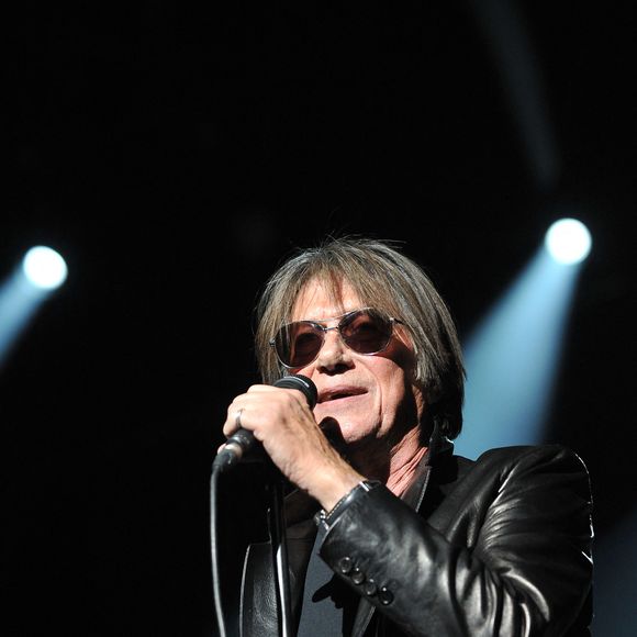 Si Jacques Dutronc était le mari de la regrettée Françoise Hardy, il n’a cependant aucun droit sur la maison située à Monticello.

Le chanteur Jacques Dutronc se produit sur scène lors d'un concert au Zénith de Paris, France, le 12 janvier 2010. Photo by Thierry Orban/ABACAPRESS.COM