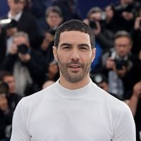 "Et ça, le père ne l’aura jamais" : Tahar Rahim évoque son lien particulier avec ses 4 enfants avec Leila Bekhti