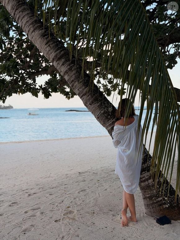 Sur son compte Instagram le vendredi 16 janvier 2026, la fille de Johnny Hallyday a partagé les photos incroyables de ses vacances à 10 000 km de la capitale. 

Laura Smet en vacances à l'île Maurice. Capture d'écran du compte Instagram de Laura Smet.