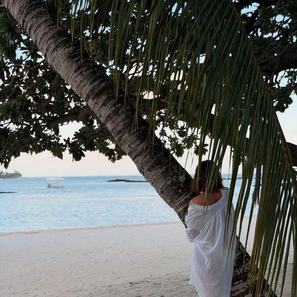 Sur son compte Instagram le vendredi 16 janvier 2026, la fille de Johnny Hallyday a partagé les photos incroyables de ses vacances à 10 000 km de la capitale. 

Laura Smet en vacances à l'île Maurice. Capture d'écran du compte Instagram de Laura Smet.