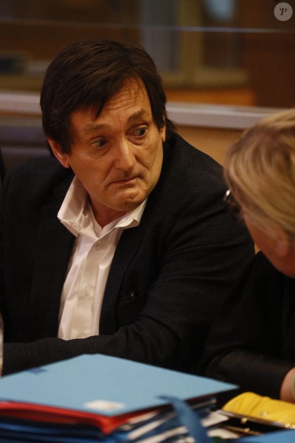 Les juges rendront leur verdict le jeudi 17 avril 2025
Pierre Palmade au tribunal de Melun avec ses avocats pour son procès pour blessures involontaires à la suite d'un accident de la route en février 2023 dans lequel sa voiture a percuté un autre véhicule à Melun.
Le 20 novembre 2024.
© Christophe Clovis / Bestimage