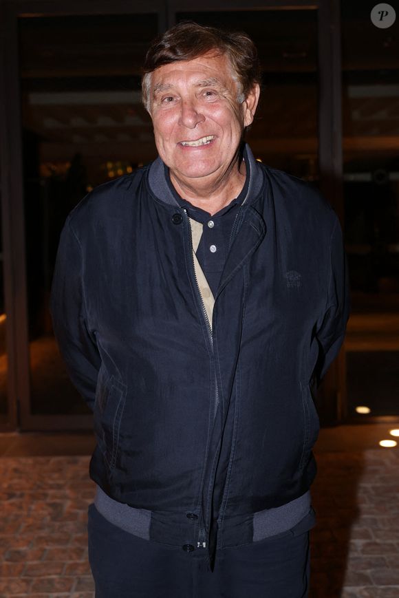 Jean-Pierre Foucault participe au FESTIFF (Festival du CINEMA FeelGood) à L'Isle sur la Sorgue, France, le 12 octobre 2025. Photo par Jerome Domine/ABACAPRESS.COM