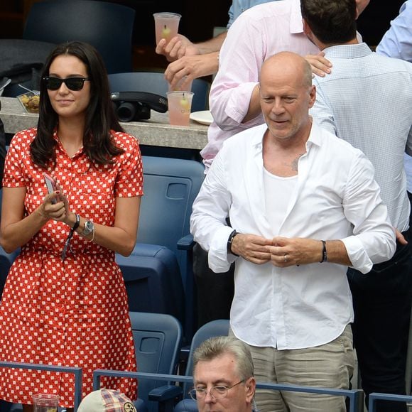 Une décision bien difficile mais qu'elle justifie dans son livre "The Unexpected Journey"

Bruce Willis et sa femme Emma Heming - Célébrités lors de la demi finale de tennis de l' US open 2016 à New York le 9 septembre 2016.
©Agence - Bestimage