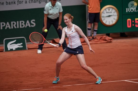 La Belge Alison Van Uytvanck lors des Internationaux de France de Tennis de Roland Garros 2022, le 25 mai 2022. © Aurélien Morissard / Panoramic / Bestimage