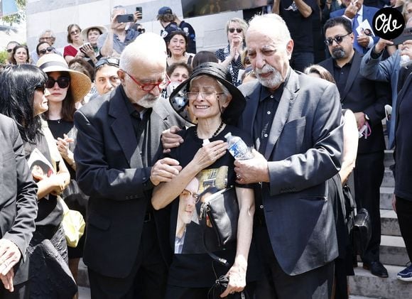 Les parents de la défunte aux obsèques de M.Satrapi au Crématorium du Père-Lachaise à Paris, le 19 juin 2026. 
© Cyril Moreau / Bestimage