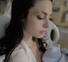 La mannequin et musicienne de 39 ans a elle aussi partagé son bonheur sur Instagram

Charlotte Kemp Muhl, encore à l'hôpital, tenant Aurelius contre elle, photo publiée sur Instagram en septembre 2026.