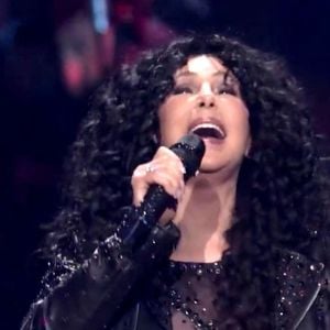 New York, NY - Cher est magnifique lors du concert du 50e anniversaire du Saturday Night Live, dans un body moulant ébloui et une veste en cuir. 
©Backgrid USA / Bestimage