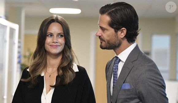 Le prince Carl Philip et la princesse Sofia enceinte sont aperçus en train de visiter des entreprises à Karlstad, en Suède, le 5 septembre 2024. Photo par Simone Syversson/Stella Pictures/Abaca