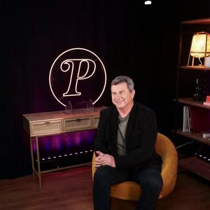 Pascal Bataille en interview pour "Purepeople", avec le format "En privé avec"