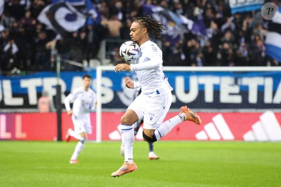 Repéré par le PSG dès l'âge de 8 ans, Sékou a rejoint Clairefontaine cinq ans plus tard. Un départ difficile à vivre pour sa mère.

Sekou Mara sur le terrain lors d'un match de l'AJ Auxerre. Michael Baucher / PsnewZ / Bes