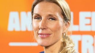Agathe Lecaron ouvre les portes de sa "belle bâtisse de la banlieue parisienne" : un cocon idéal pour son mari François et leurs fils Gaspard et Félix