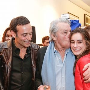 Exclusif - Alain Delon avec ses petites filles Loup et Liv et son fils Anthony Delon - Lancement de la marque de vêtements de cuir "Anthony Delon 1985" chez Montaigne Market à Paris. Le 7 mars 2017 © Philippe Doignon / Bestimage
