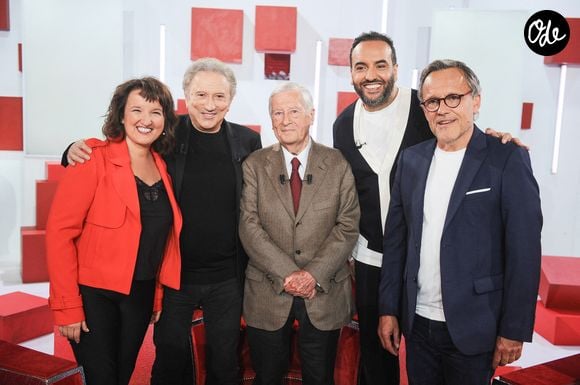 Exclusif - Anne Roumanoff, Michel Drucker, Alain Duhamel, Kamel le magicien et Emmanuel Chaunu lors de l'enregistrement de l'émission Vivement dimanche au studio Rive gauche, présentée par M.Drucker, diffusée sur France 3 le 14 juin 2026, à Paris, France, le 5 mai 2026. © Guillaume Gaffiot/Bestimage