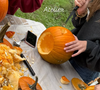 A l'approche d'Halloween, elle a accompagné ses enfants pour un atelier citrouille.

Faustine Bollaert passe du temps de qualité avec ses enfants Abbie et Peter à l'approche d'Halloween, le 30 octobre 2025 en story sur Instagram.