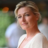 Anne-Elisabeth Lemoine boycotte-t-elle une célèbre chanteuse française dans C à Vous ? "Mademoiselle Lemoine ne me reçoit pas"