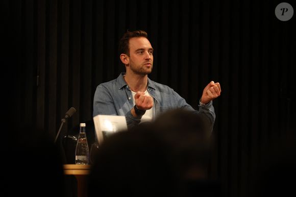 L'écrivain Suisse Joël Dicker pour la présentation de son dernier roman "La vérité sur l'affaire Harry Quebert" à la Station Ausone-Mollat, à Bordeaux, France, le 29 mars 2022. © Jean-Marc Lhomer/Bestimage