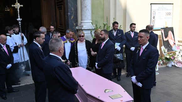 Dernier voyage de Loana : sa mère Violette entourée pour saluer sa mémoire