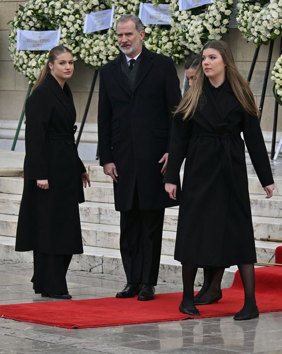 Athènes, GRÈCE La famille royale espagnole arrive à l'église métropolitaine d'Athènes pour les funérailles des Princes Irène de Grèce et du Danemark.



Sur la photo : Le roi Felipe VI d'Espagne, Leonor, Princesse des Asturies, l'Infante Sofia d'Espagne