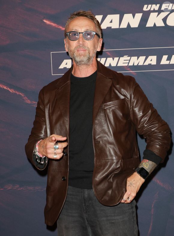 Il s'agit de Philippe Caverivière

Philippe Caverivière - Avant-première du film "L'Homme qui rétrécit" au cinéma le Grand Rex à Paris le 6 octobre 2025. © Coadic Guirec/Bestimage