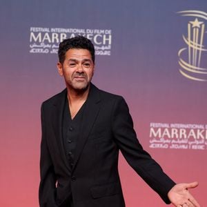 Jamel Debbouze au photocall de la cérémonie d'hommage à Sean Penn lors de la deuxième journée du 21e Festival international du film de Marrakech, le 30 novembre 2024 à Marrakech, Maroc. © Dominique Jacovides/Bestimage