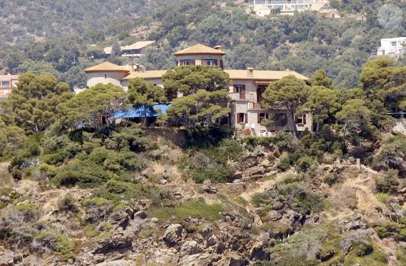 Nichée sur la pointe du cap Nègre, la bâtisse du grand-père de Faustine Bollaert est aujourdhui...

Le président français Nicolas Sarkozy et son épouse Carla Bruni-Sarkozy arrivent à la maison familiale des Bruni-Tedeschi à Cap Negre, Cavalaire, France, le 31 juillet 2009. Photo by ABACAPRESS.COM