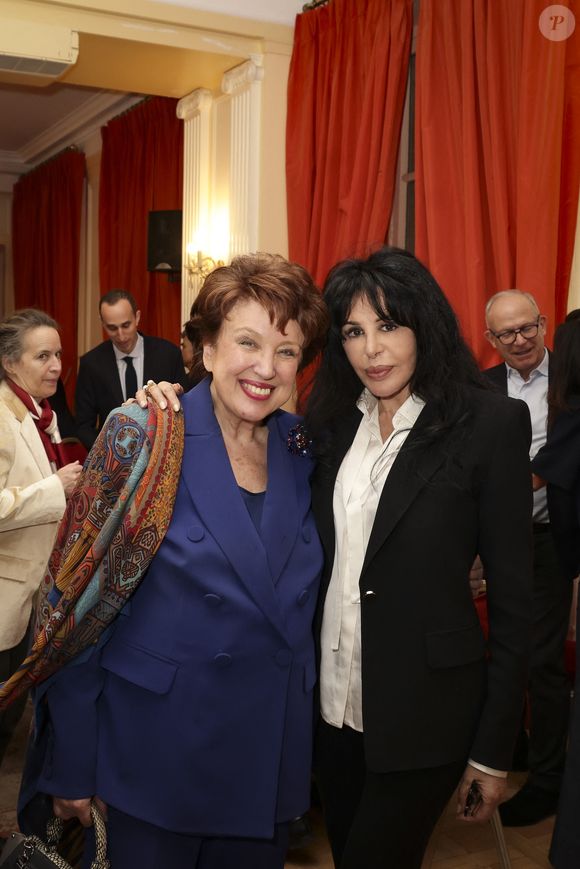 Exclusif - Roselyne Bachelot et Yamina Benguigui - M.L.D.Lacharrière recevait B.Sansal pour le premier dîner de la Revue des Deux Mondes de l'année - De nouveau libre, B.Sansal répondait à l'invitation de M.L.D.Lacharrière à venir témoigner, lançant ainsi un appel à s'engager en faveur de la transmission et à raviver l'esprit des Lumières.
 
Un discours à la fois touchant et inspirant pour la grande assemblée venue écouter l'écrivain ce soir-là. La culture et surtout les lettres étaient naturellement largement représentées, avec l'ancienne ministre R.Bachelot, le Chancelier de l'Institut de F.X Darcos, le président de la Fondation de France P.Sellal, l'écrivain et prix Goncourt 2024 K.Daoud, l'historien de l'art et académicien des beaux-arts A.Goetz, les éditorialistes F.O Giesbert et F.d'Orcival, ou encore la productrice Y.Benguigui.
 
La porte-parole du Gouvernement M.Bregeon, mais aussi les ambassadeurs du Brésil et de Suisse assistaient également à cette soirée exceptionnelle, dédiée à la liberté et à l'engagement. Paris le 20/01/2026.
© Jack Tribeca / Bestimage