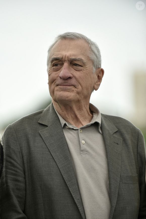 Il confie : "Maintenant, je regarde, avec ma petite fille, The Wiggles et Ms. Rachel”.

L'acteur Robert de Niro au photocall de la 76e édition du Festival de Cannes le 21 mai 2023, pour le film Killers of the flower moon presente hors competition - ©Depoilly X/ANDBZ/ABACAPRESS.COM
