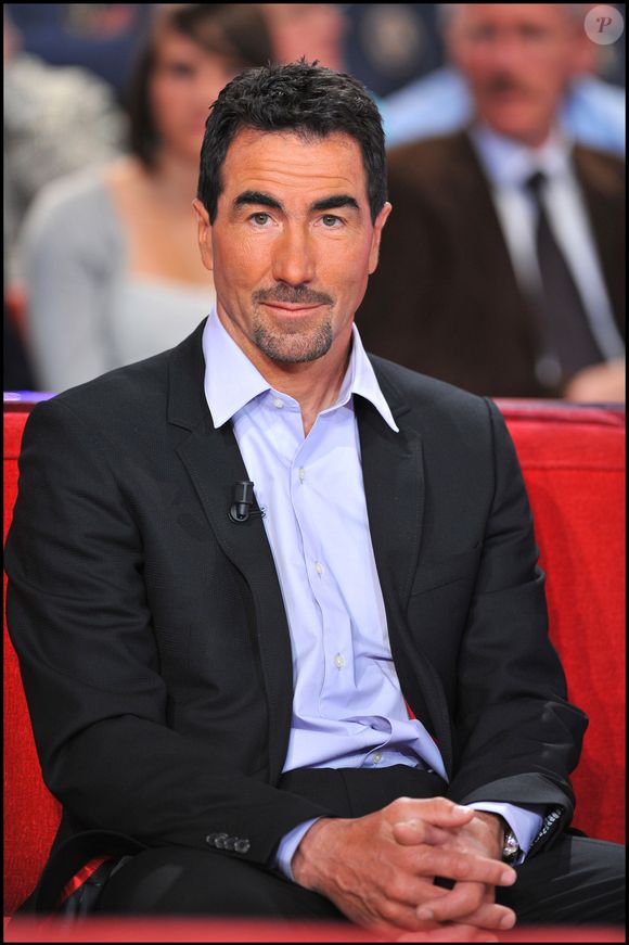 Archives - Luc Alphand sur le plateau de Vivement Dimanche. Guillaume Gaffiot/Bestimage
